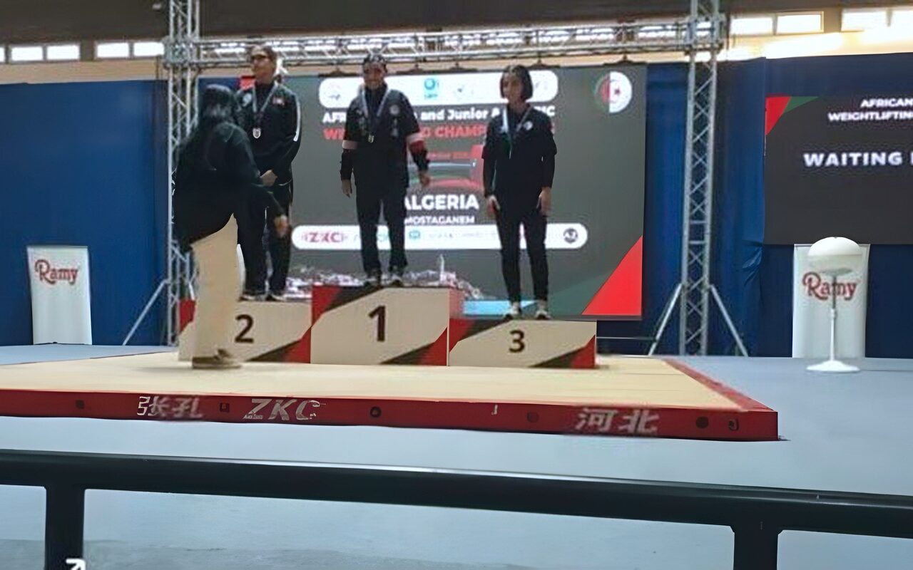 محافظ أسيوط يهنئ البطلة فاطمة عبد النبي لحصد 6 ميداليات ذهبية في البطولة العربية لرفع الأثقال