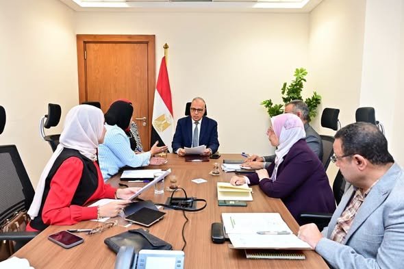 وزير الري يشدد على الضوابط الفنية لتغطية المجاري المائية والحفاظ على كفاءتها