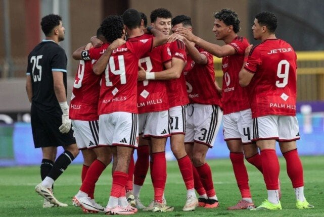 الأهلي يستأنف تدريباته استعدادا لمواجهة القناة بعد العودة من أوغندا