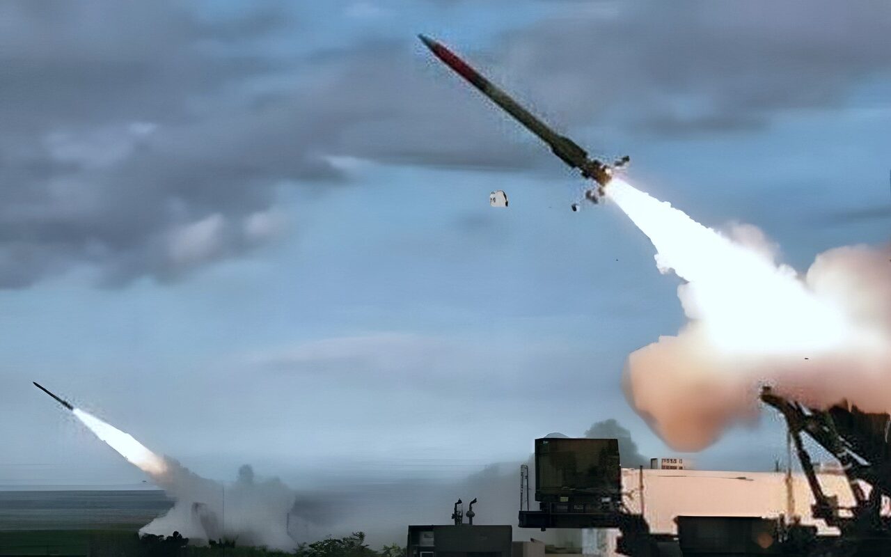 إصابة 4 أشخاص وأضرار بـ 15 منزلا.. تفاصيل سقوط صاروخ على الرياض