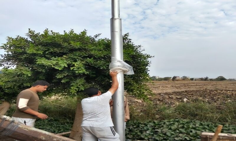 استجابة لـ « الأهالي».. زرع عمود كهرباء جديد بديل المتهالك بعزبة أبو جاب الله في أبوحماد