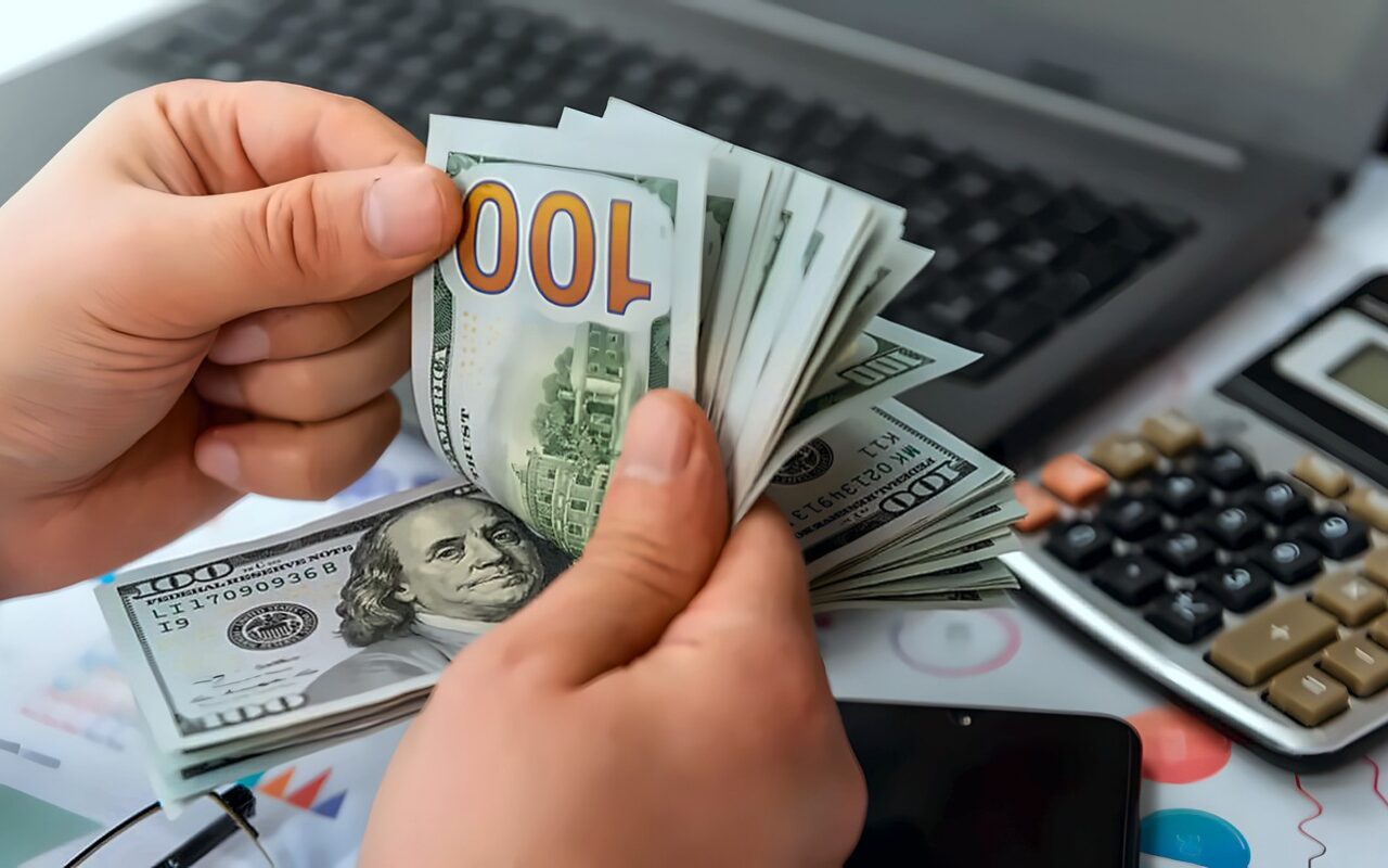“فيتش”: تراجع إصدارات بنوك الخليج من الديون الدولارية 30% خلال 2026