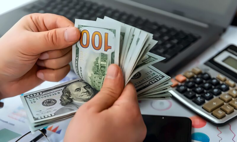 “فيتش”: تراجع إصدارات بنوك الخليج من الديون الدولارية 30% خلال 2026