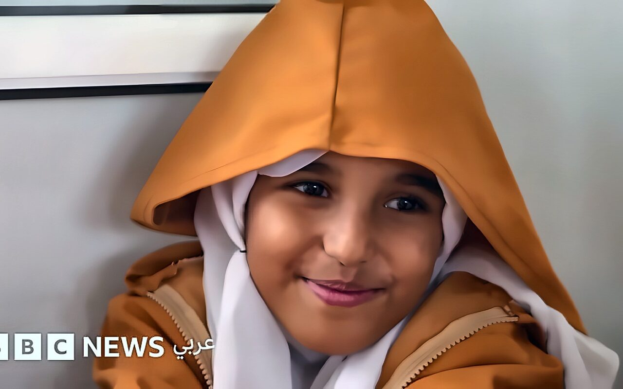 أطفال اليمن يتحدون نيران القناصة وقذائف الهاون في طريقهم إلى المدرسة