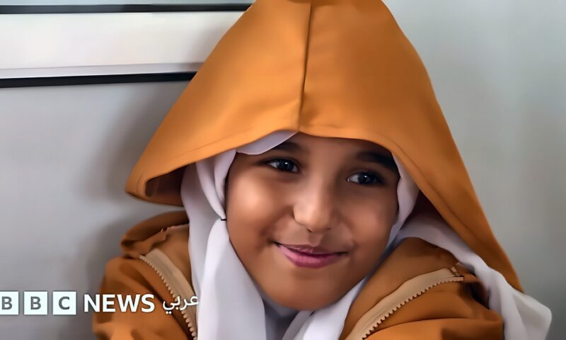 أطفال اليمن يتحدون نيران القناصة وقذائف الهاون في طريقهم إلى المدرسة