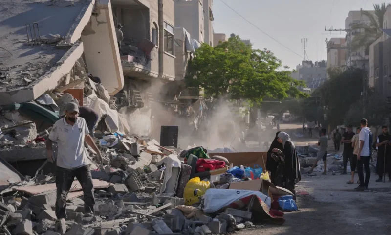 شهيد وإصابات بغارة إسرائيلية على خيمة في مواصي خانيونس