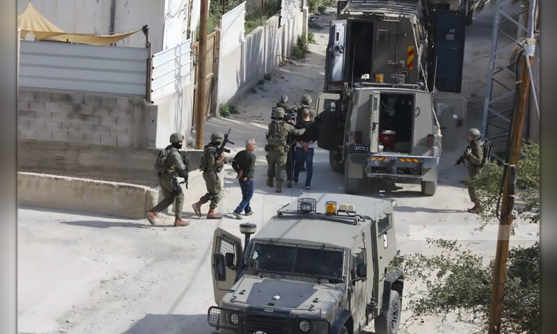 بالأسماء.. الاحتلال يعتقل 6 فلسطينيين خلال مداهمات بالضفة الغربية