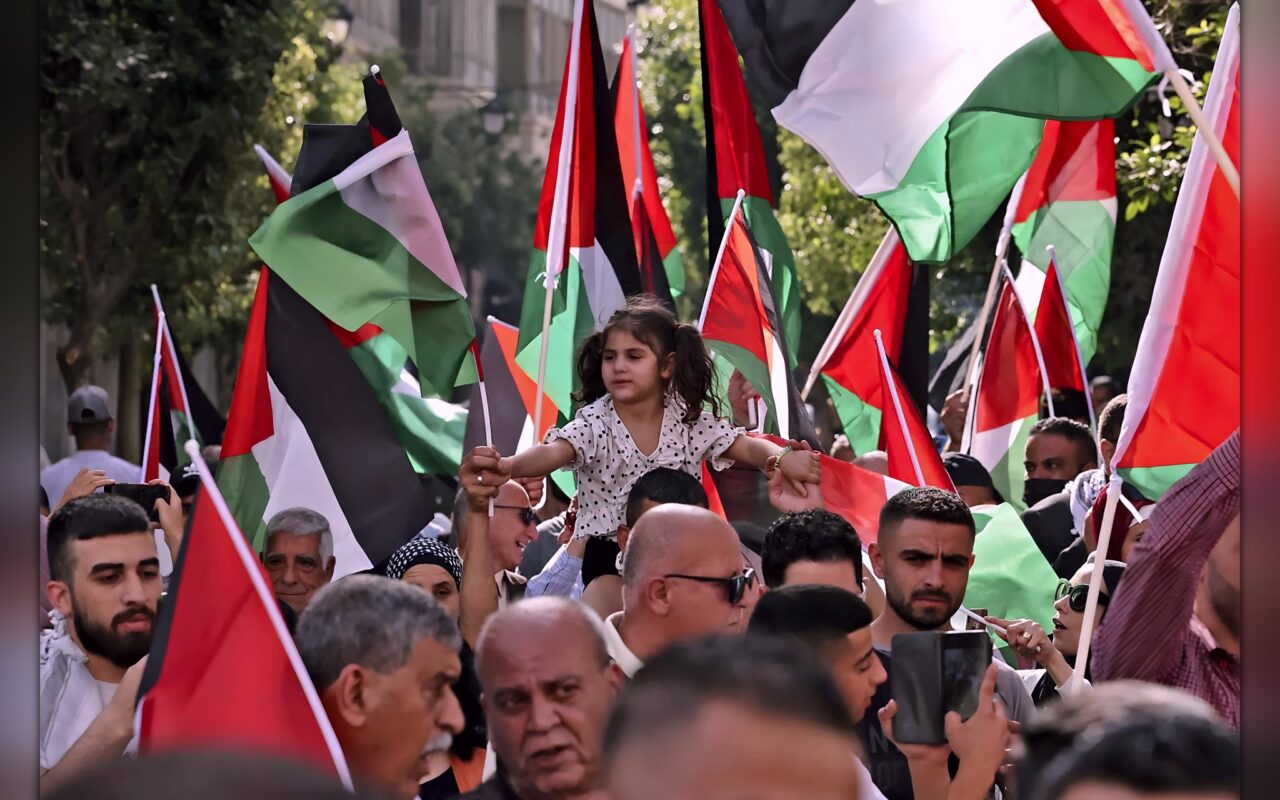 الأحزاب السياسية: من رفاهية الديمقراطية إلى درع التحرر