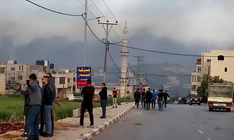 في المغير.. اعتداءات على الأهالي وتجريف للزيتون وشق طريق استيطاني