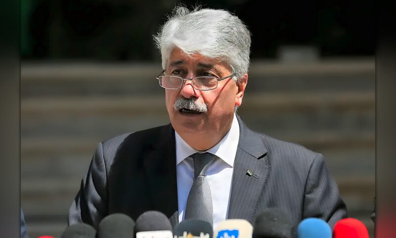 بالفيديو| أسرى محررون يحذرون المجدلاني “مخصصاتنا خط أحمر”.. والأخير يرد: “روحوا احكو مع الرئيس”