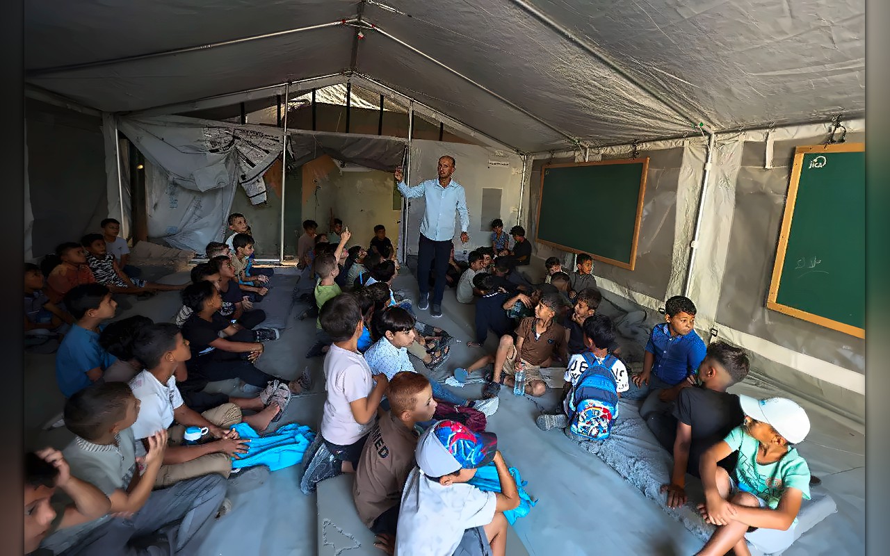 المناهج الفلسطينية تحت الضغط.. دراسة: ضغوط دولية وشروط إسرائيلية ومخاوف من تفتيت التعليم