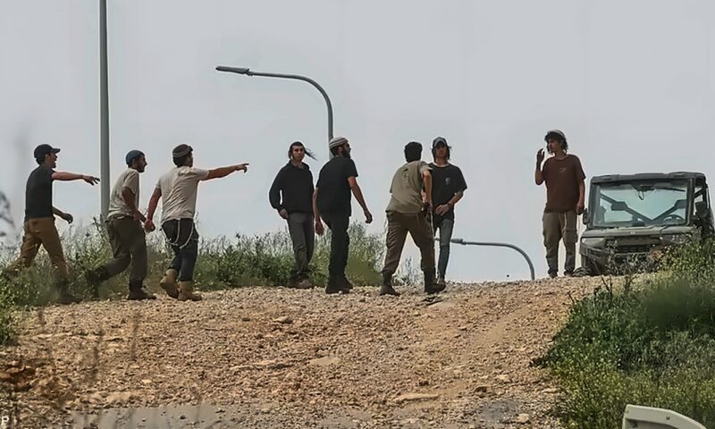 إصابة فلسطينية باعتداء مستوطنين.. وإجراءات إسرائيلية تعزل بيت أمر