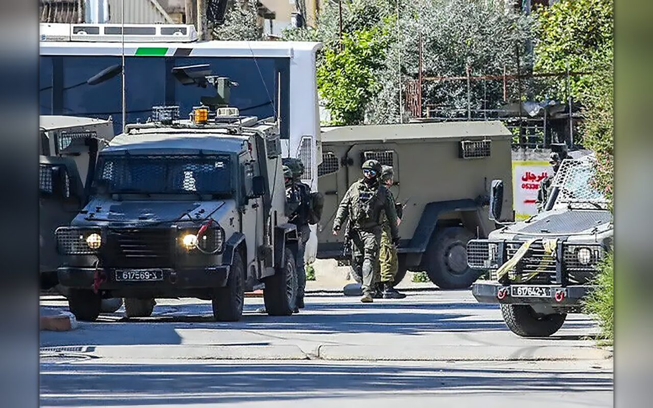 الاحتلال يعتقل 31 فلسطينيا وأسرى محررين خلال اقتحامات واسعة بالضفة