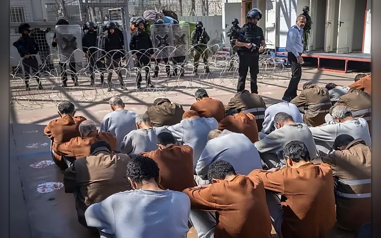 قمع وحشي لأسرى غزة في سجن جانوت.. إصابات وكسور وحروق ونزيف