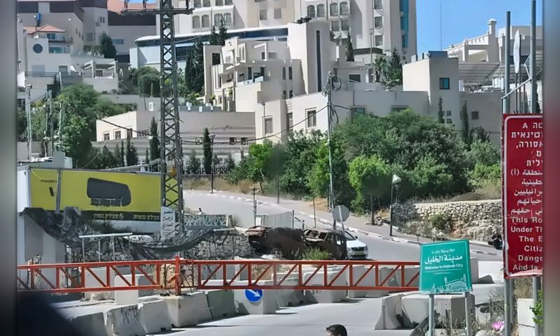 إغلاقات وقيود عسكرية.. الاحتلال يفاقم معاناة سكان البلدة القديمة في الخليل