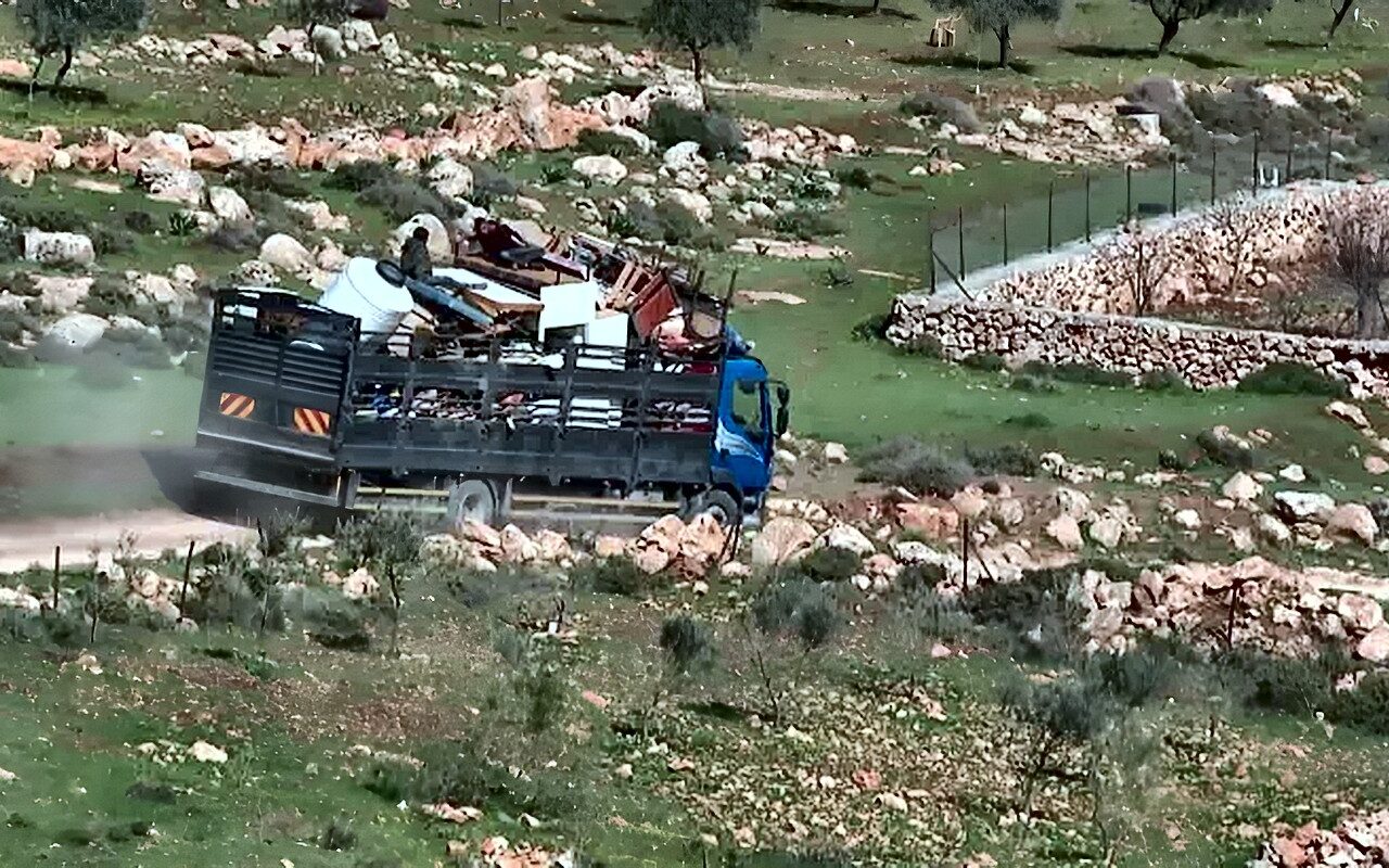 إغلاق الطرق وقطع المياه.. أدوات الاحتلال والمستوطنين لتهجير الفلسطينيين