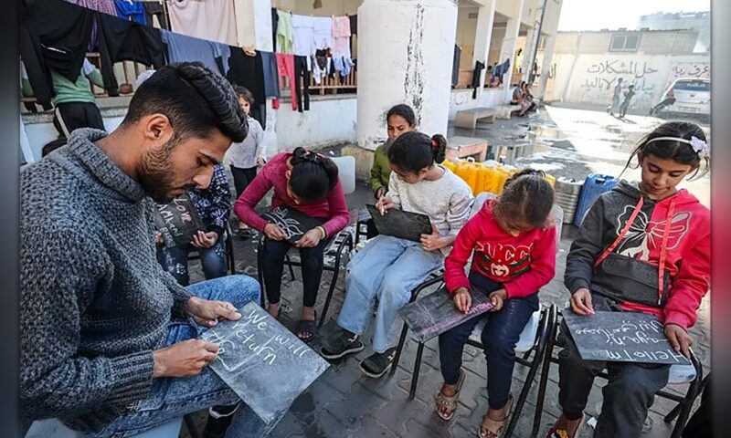 التعليم الفلسطيني تحت الاستهداف: دمار في غزة وقيود في الضفة
