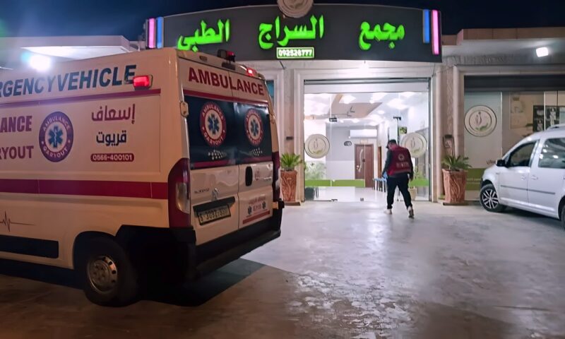 مستوطنون يعتدون على عائلة في نابلس.. ويحطمون مركبة طلبة في الخليل