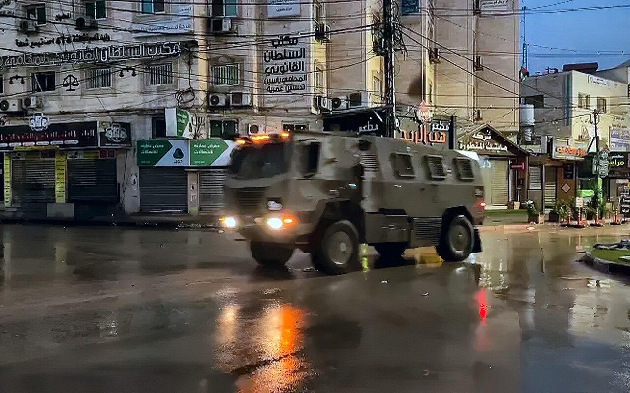 إصابات بالدهس والرصاص خلال اقتحامات الاحتلال في جنين ورام الله