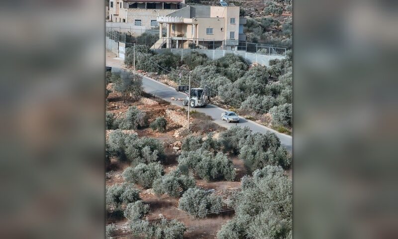 منذ أكثر من 48 ساعة.. المستوطنون يهاجمون منزل عائلة الأقطش في بيتا لإجبارها على الرحيل
