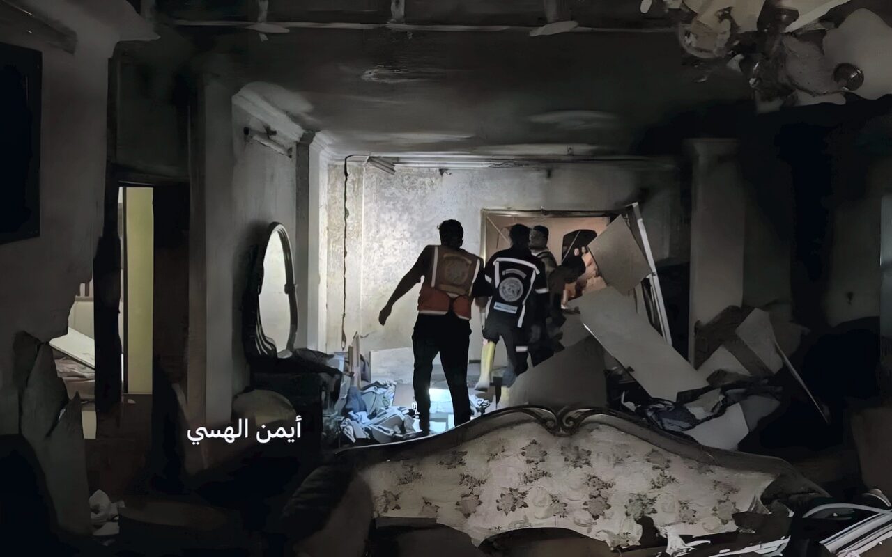 استشهاد فلسطيني وزوجته بقصف شقة سكنية غربي غزة.. والإبادة مستمرة 