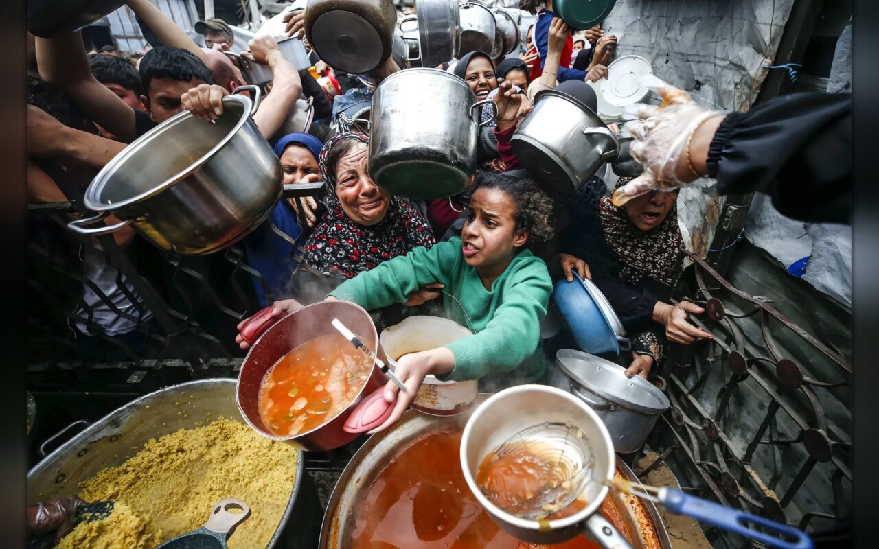 غزة.. حين يتحول الغذاء إلى أداة للتجويع والابتزاز