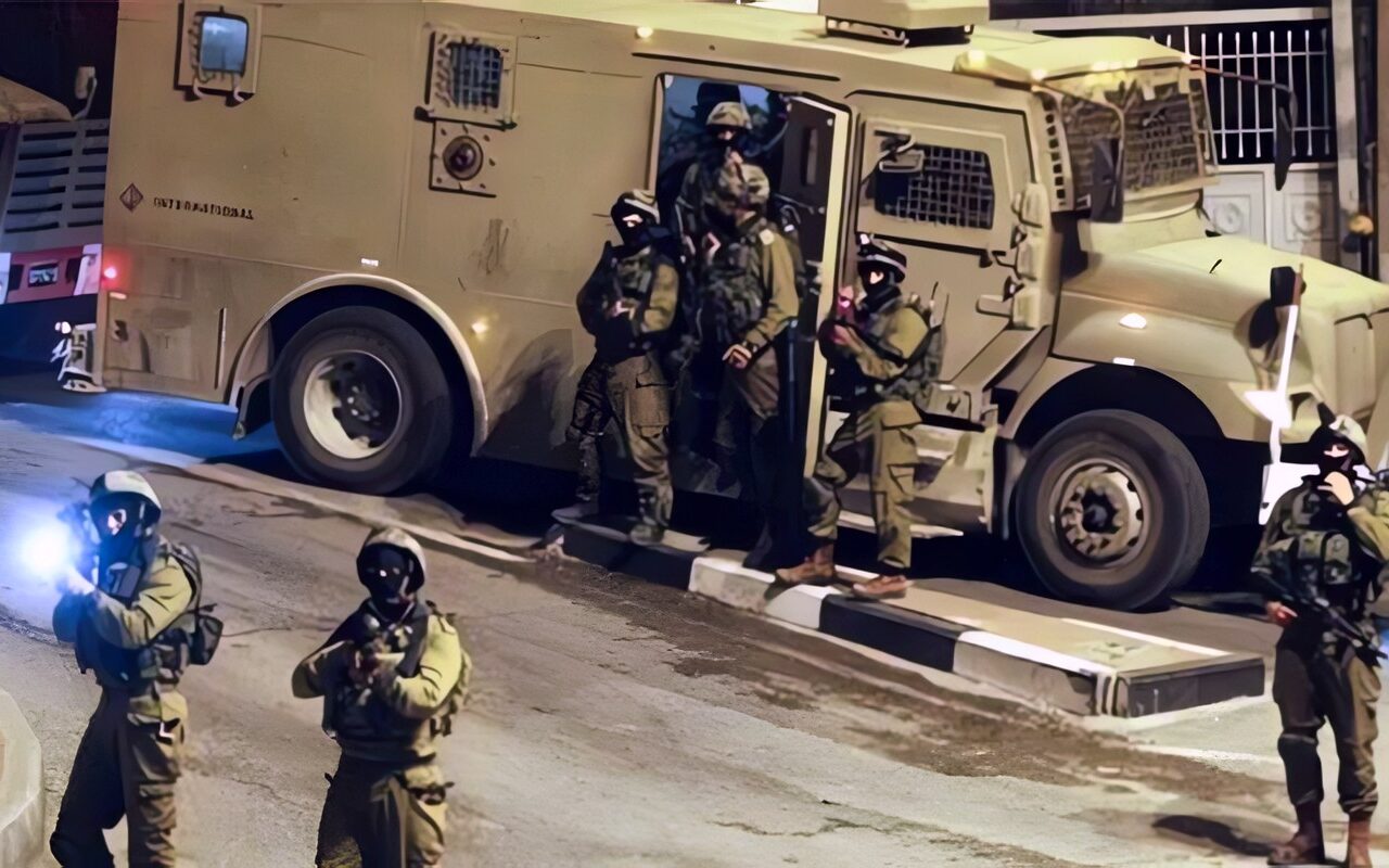 بحجة «منطقة عسكرية مغلقة».. الاحتلال يمنع مزارعين من قطف الزيتون شرق رام الله