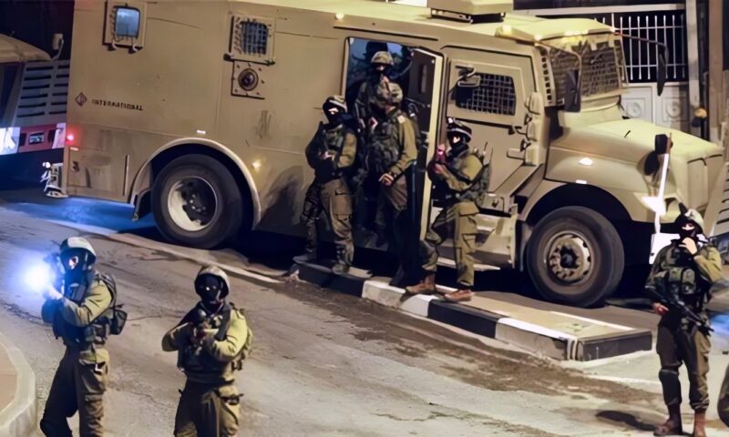 بحجة «منطقة عسكرية مغلقة».. الاحتلال يمنع مزارعين من قطف الزيتون شرق رام الله