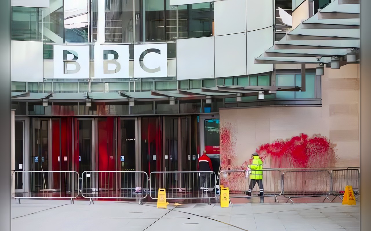 شهادة من داخل BBC: المؤسسة تتبنى الرواية الإسرائيلية وتتجنب وصف الإبادة