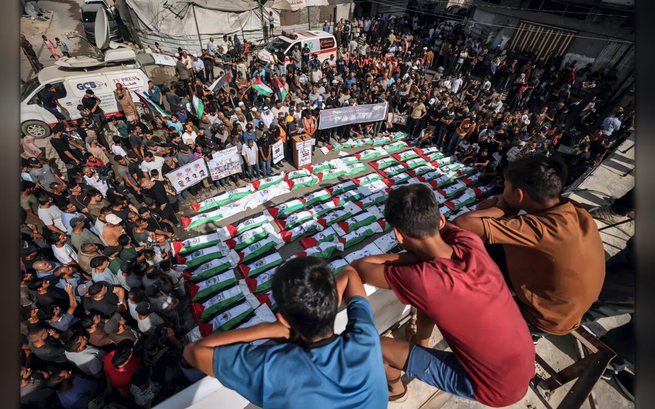 غزة مدمرة والضفة تتآكل.. والقيادة الفلسطينية تتفاوض على ماذا؟