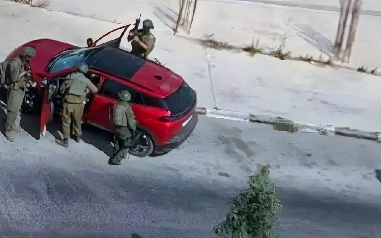 إصابة حرجة برصاص الاحتلال في دورا واعتقالات بالخليل