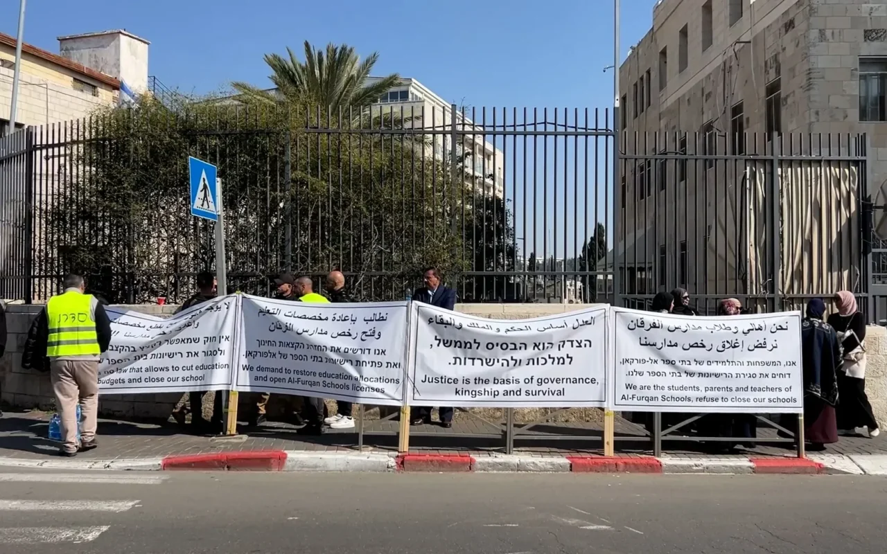 كاتب من “الصهيونية الدينية” يحرض على المعلمين العرب ويدعو لحسم هوية الاحتلال عبر التعليم