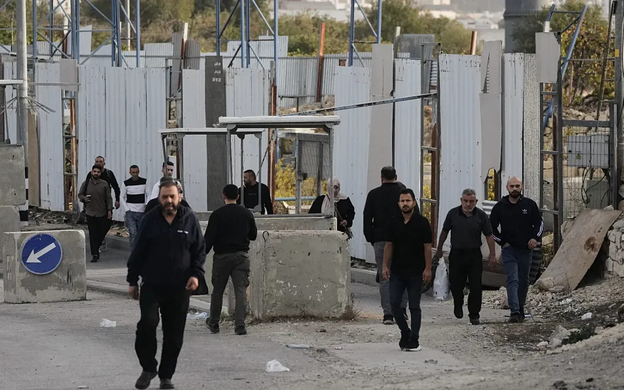 تصعيد واسع بالضفة.. الاحتلال يهجر ألفي فلسطيني من الخليل ويهدد بتكرار سيناريو جنين