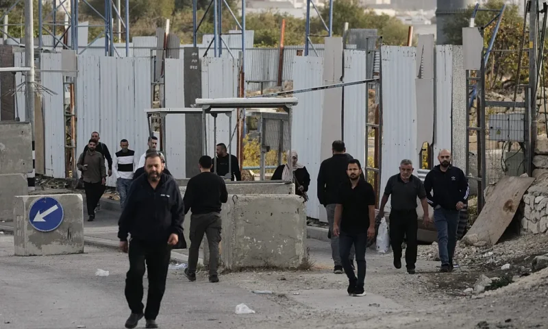 تصعيد واسع بالضفة.. الاحتلال يهجر ألفي فلسطيني من الخليل ويهدد بتكرار سيناريو جنين