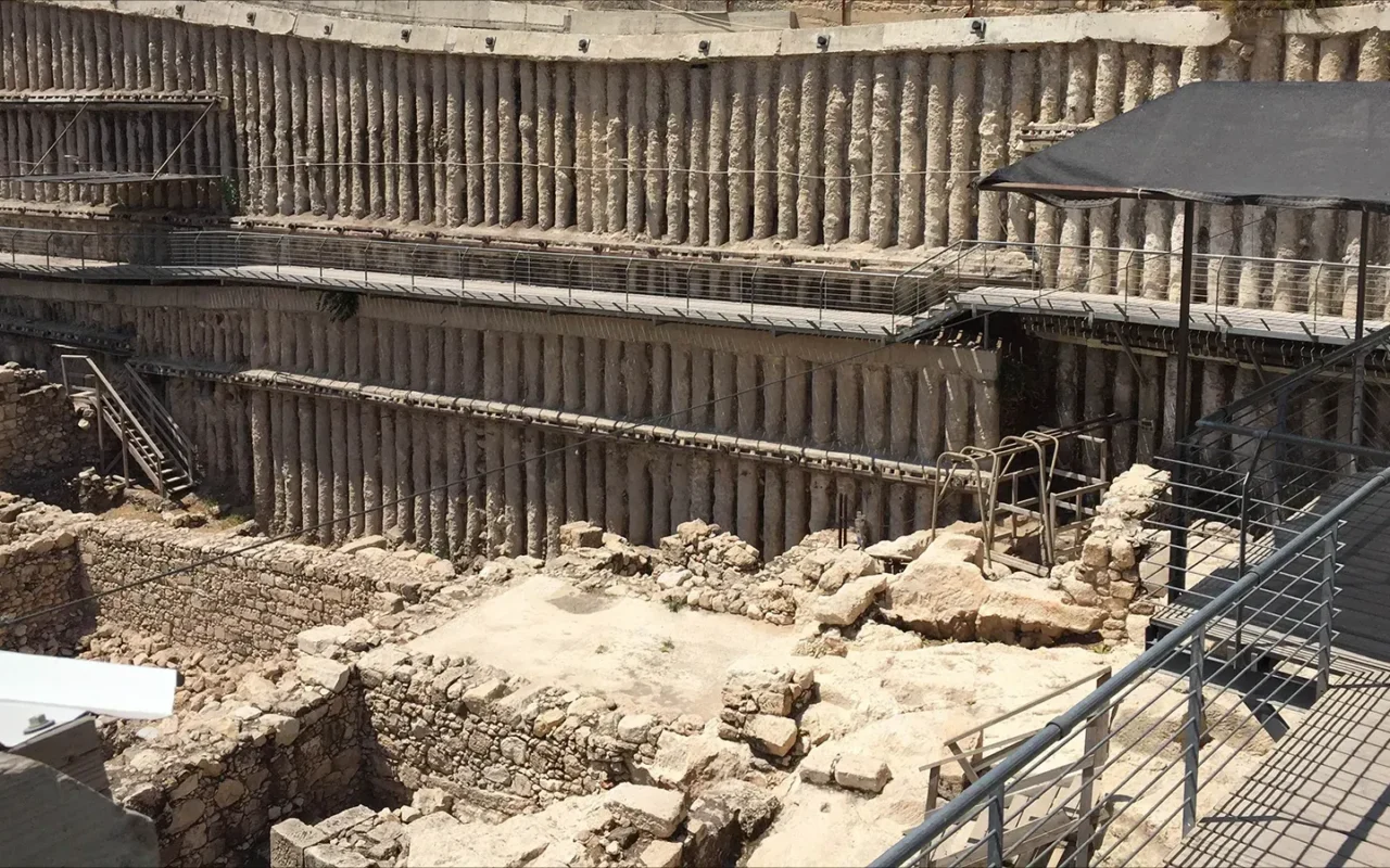 تصدعات تهدد منازل الفلسطينيين.. ماذا يجري أسفل بلدة سلوان؟