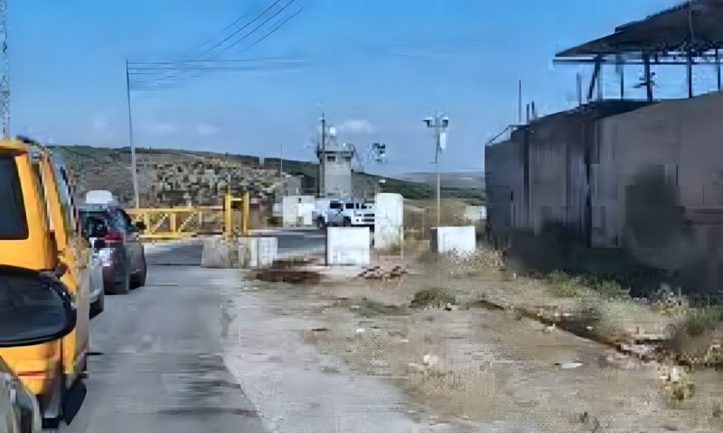 من حفل زفاف إلى الاحتجاز.. الاحتلال يعطّل حافلة تقلّ 35 فلسطينياً في نابلس
