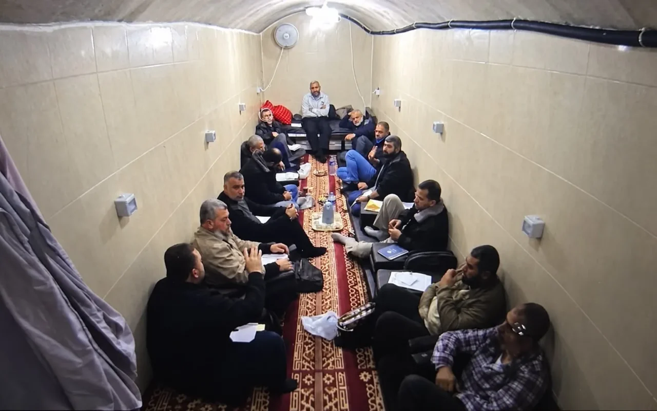 صور تنشر للمرة الأولى.. «ما خفي أعظم» يكشف محطات من حياة محمد الضيف