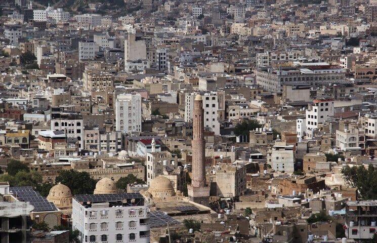 اليمن… تقدم للقوات الحكومية في تعز ومطالبة مجلس الأمن بإدانة هجمات الحوثيين