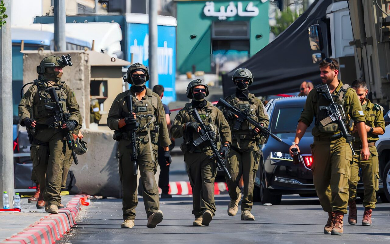 السلطة الفلسطينية تؤكد إبعاد نحو 3 آلاف شخص عن منازلهم في الخليل وسط عملية عسكرية إسرائيلية