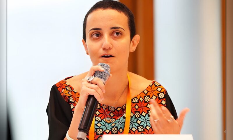 إحالة رئيسة تحرير “مدى مصر” إلى المحاكمة بتهمة إدارة موقع دون ترخيص… وتحذيرات من ملاحقة الصحافة المستقلة