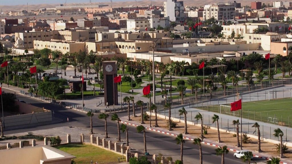 الصحراء الغربية: الجزائر تأسف لعدم تجديد ولاية البعثة الأممية والمغرب يرحب