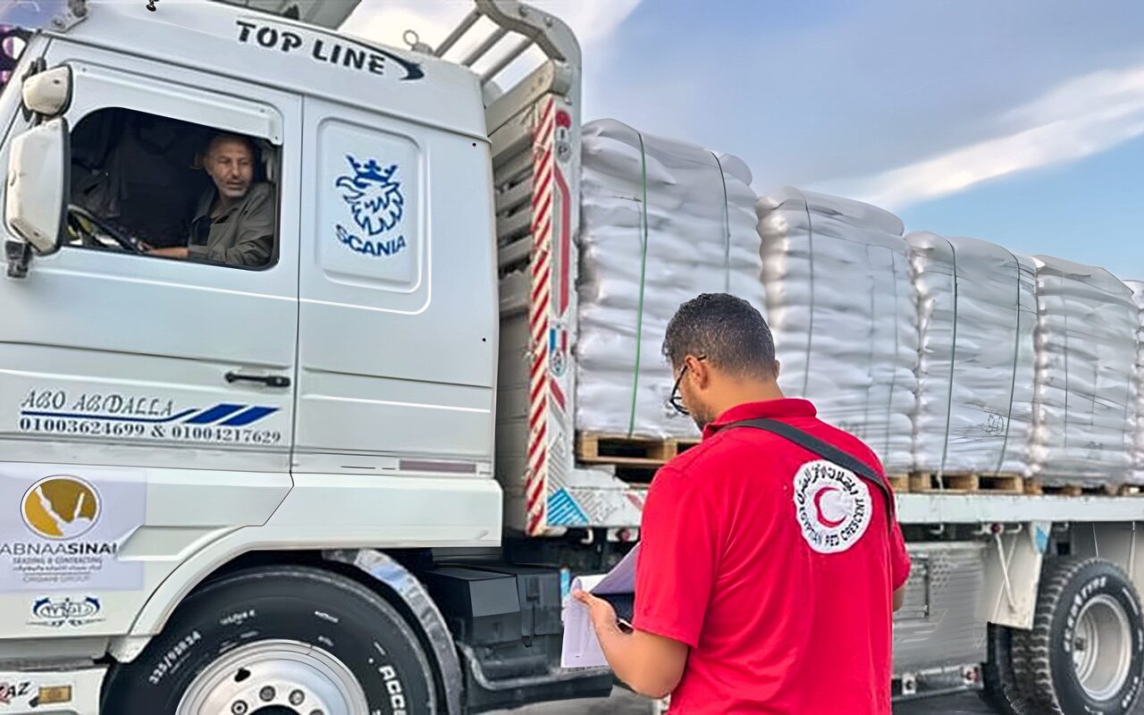“زاد العزة 290″، الهلال الأحمر يمد أهالي غزة بأكثر من 2653 طن مساعدات