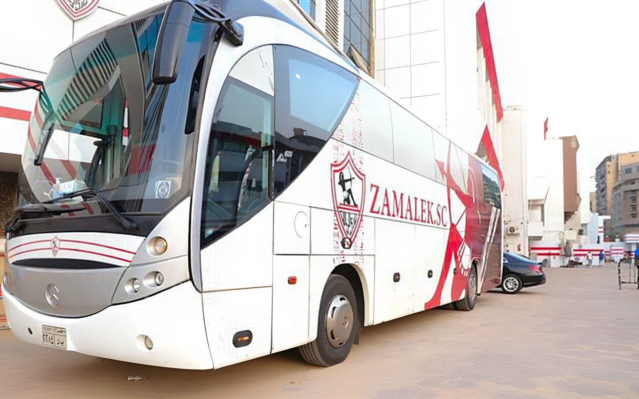 حافلة الزمالك تصل إستاد أماهوروا استعدادًا لمواجهة الجيش الرواندي بدوري الأبطال