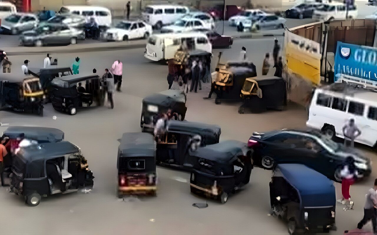 تكاتك المريوطية فيصل تعرقل المرور وتثير غضب المواطنين.. مطالبات للمحافظ بتدخل فوري
