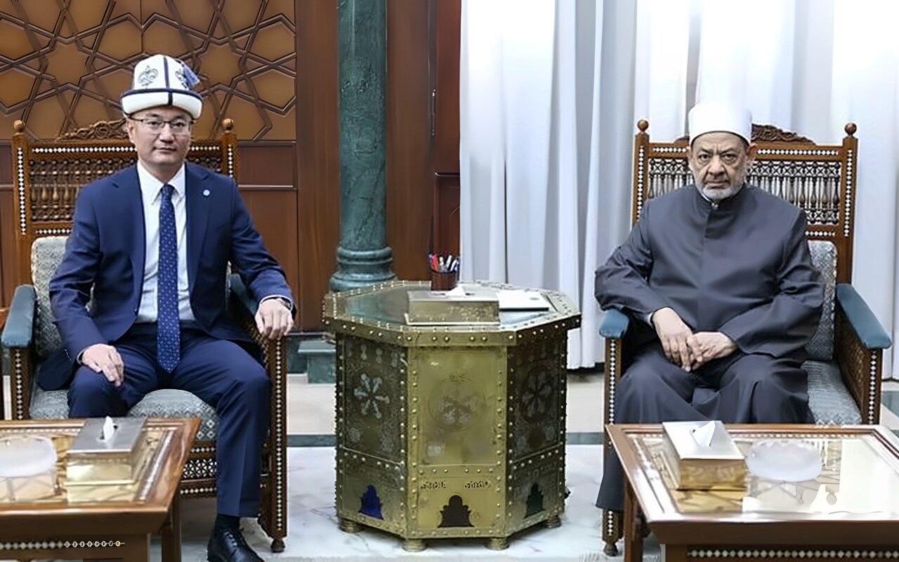 سفير قيرغيزستان يطلب من شيخ الأزهر زيادة أعداد المبتعثين والمنح الدراسية