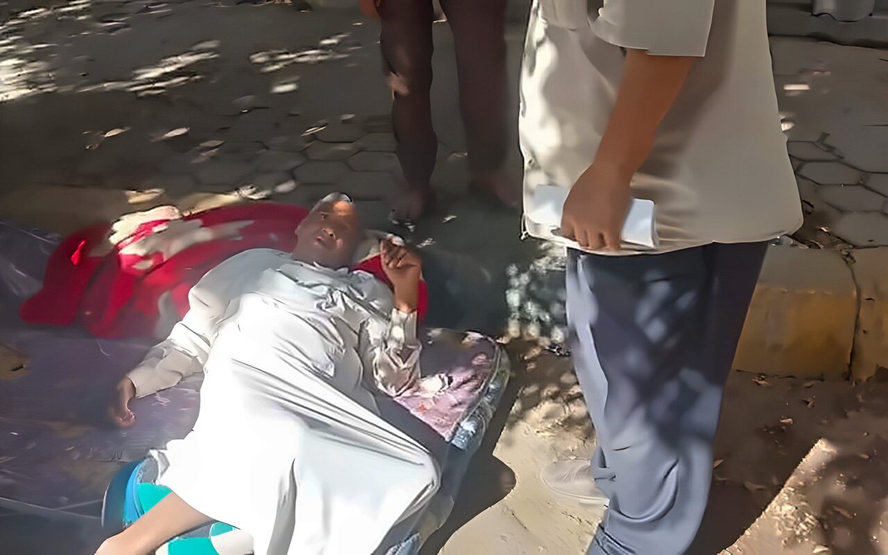 من الشارع إلى دار رعاية، “التدخل السريع” ينقذ مسنا سبعينيا بلا مأوى