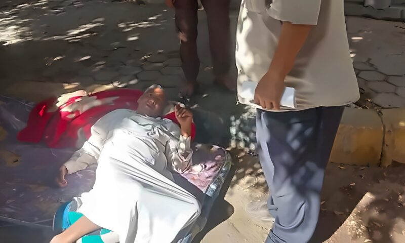 من الشارع إلى دار رعاية، “التدخل السريع” ينقذ مسنا سبعينيا بلا مأوى
