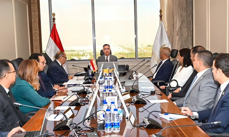 لتيسير إتاحة السلع والمنتجات، وزير التموين يبحث تطوير منصة رقمية لـ«كاري أون»