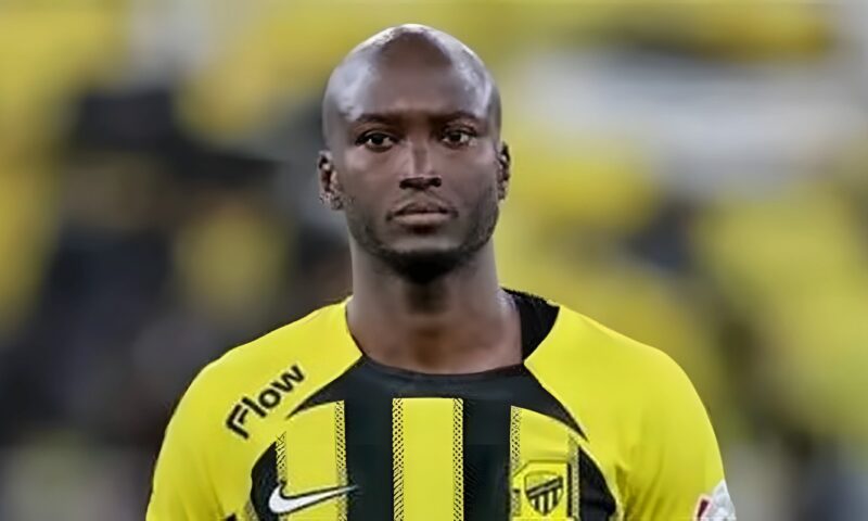 حاول الاعتداء على الحكم، عقوبة مغلظة نتنظر لاعب الاتحاد في الدوري السعودي