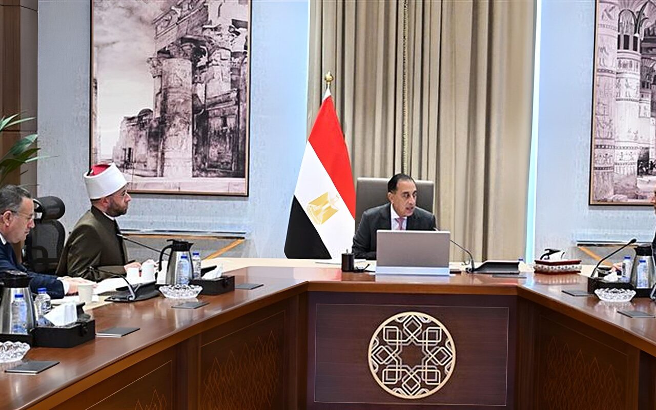 هل تتراجع القيم الاجتماعية أمام السوشيال ميديا؟.. الحكومة تفتح الملف في منتدى مصر 2026